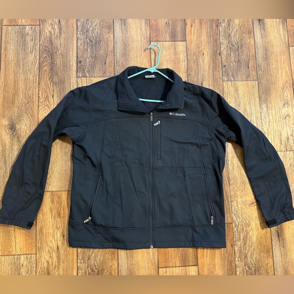 Columbia Black Softshell Jacket with Zip Pockets - men’s Size: XXL